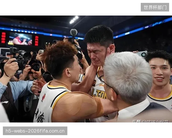 胡金秋在总决赛中奋力守护广厦禁区，但难阻球队整体失利。